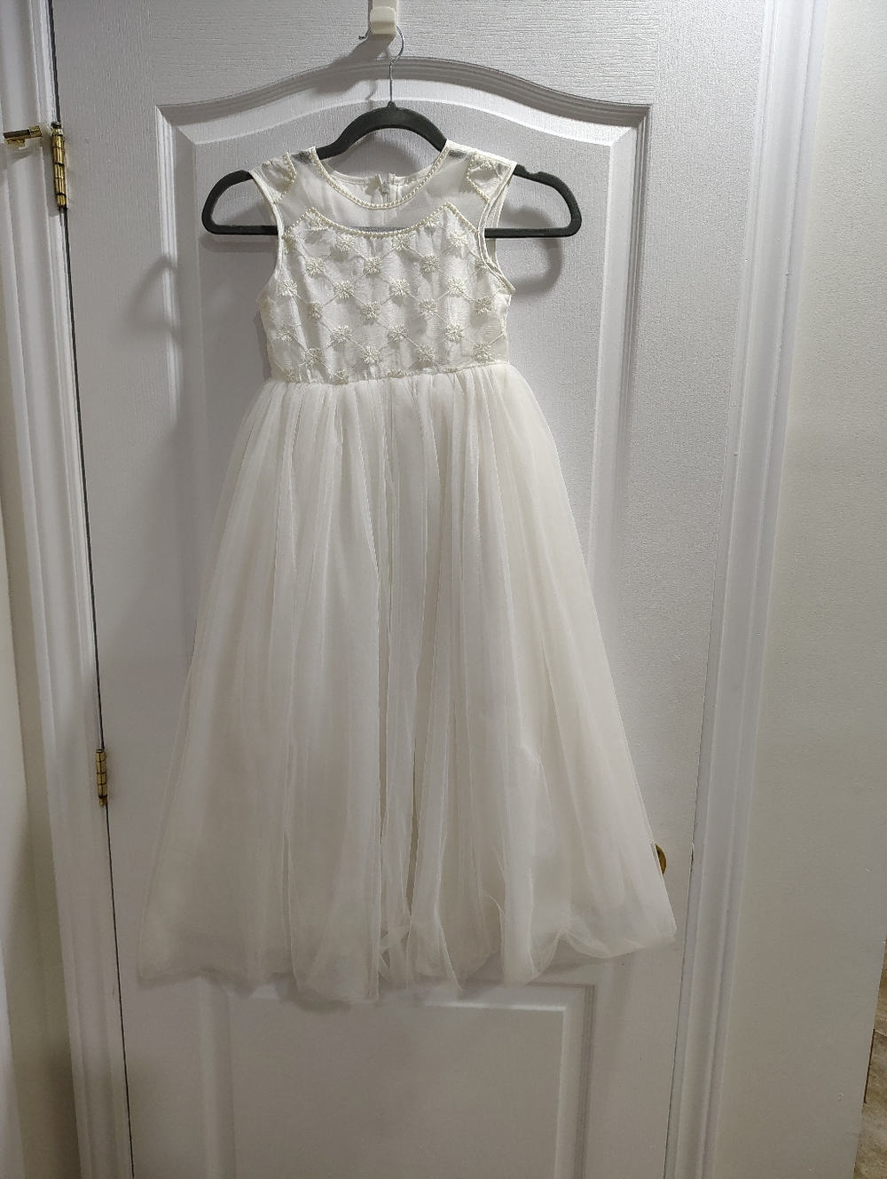 White Tulle Flower Appliqué Flower Girls' Dress